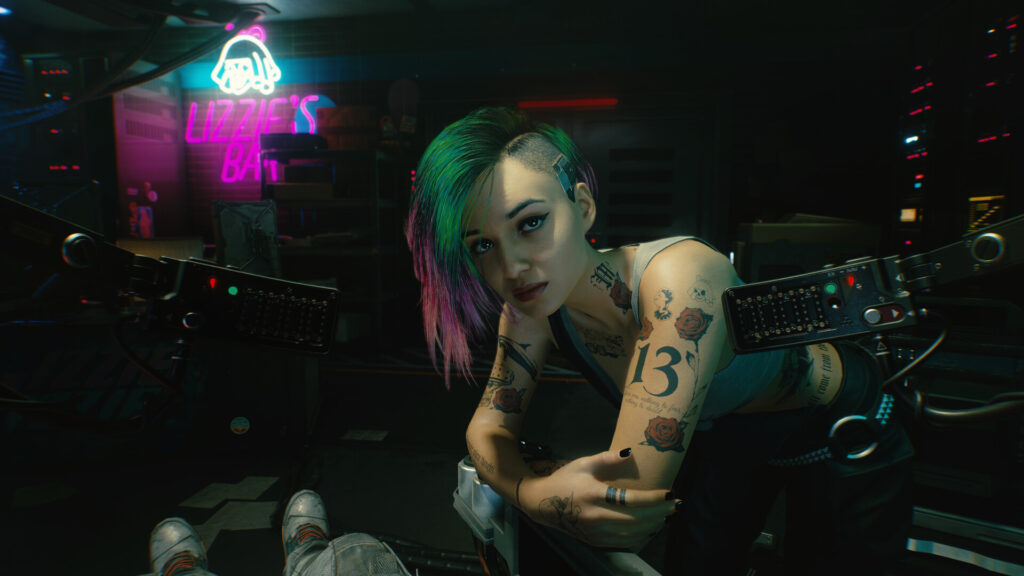 Een personage met neonhaar in een bar in Cyberpunk 2077