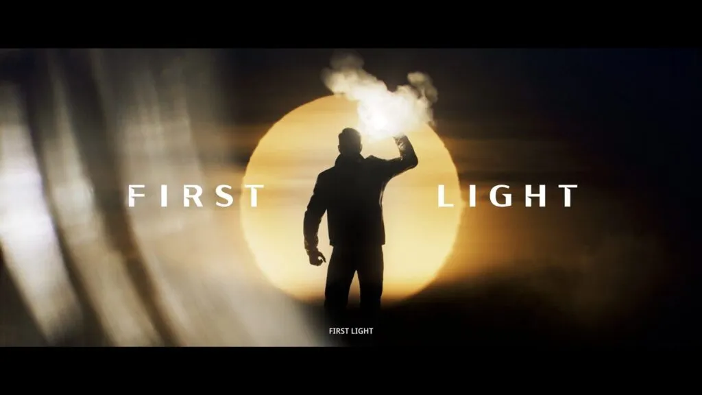 Заставка с надписью First Light и силуэтом Бонда в 007 First Light