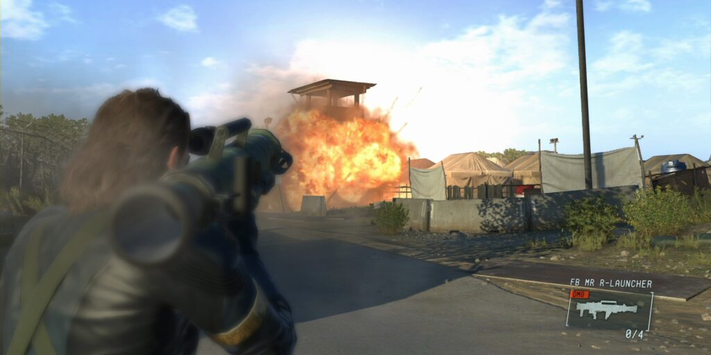 Snake richt een raketwerper in Camp Omega in Metal Gear Solid V: Ground Zeroes
