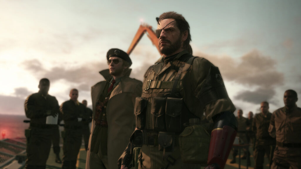 Snake en Ocelot met soldaten op Mother Base in Metal Gear Solid V: The Phantom Pain