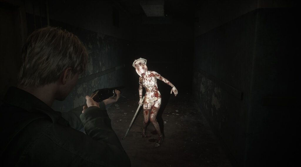 Медсестра в больничном коридоре в ремейке Silent Hill 2